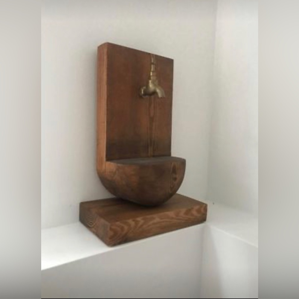 Wooden Art • Sculpture
By: Toronto artist
“Found art” 2015